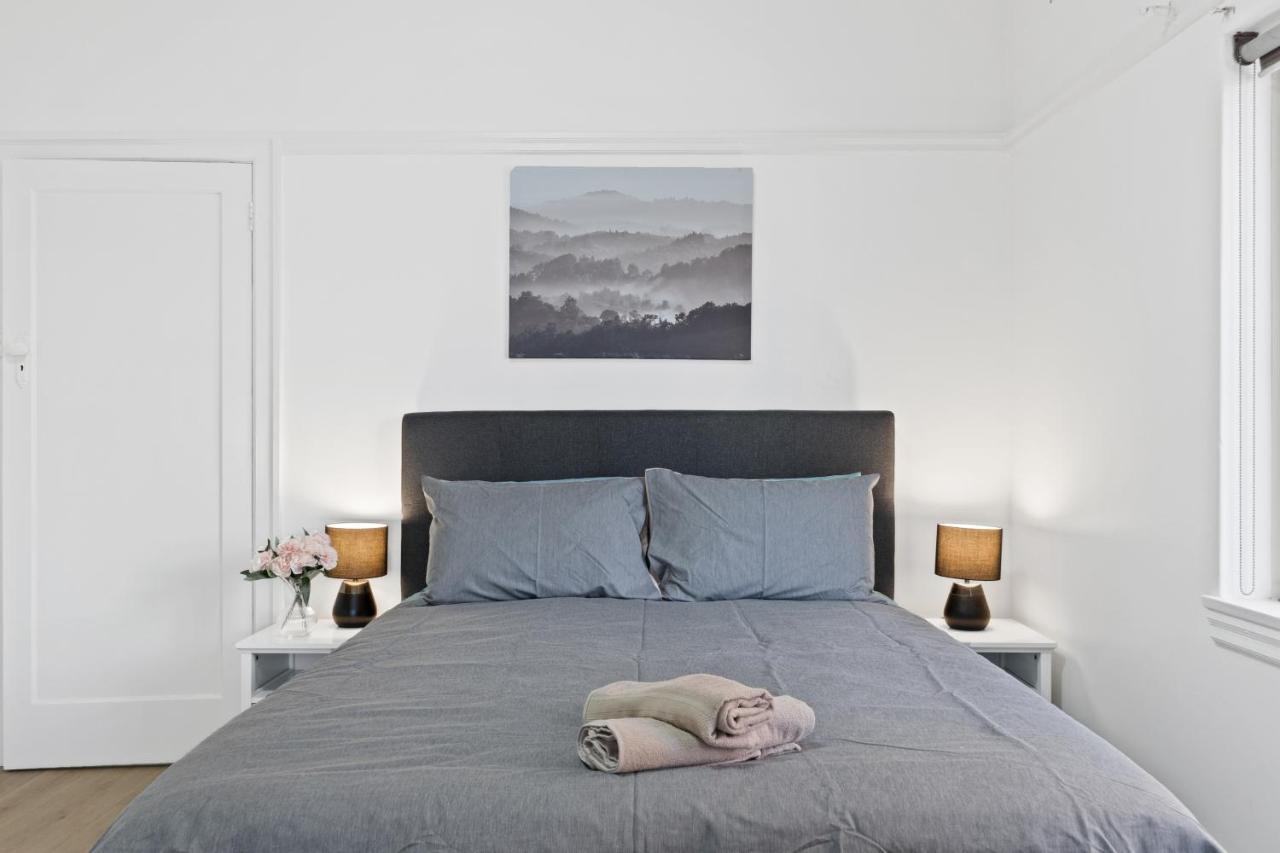 Burwood City Newly Renovated 2 Bed 2 Bath Free Private Parking Big Apt Sídney Exterior foto